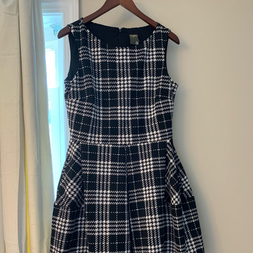 Women’s Wear-to-work Dress - size 12 with pockets!